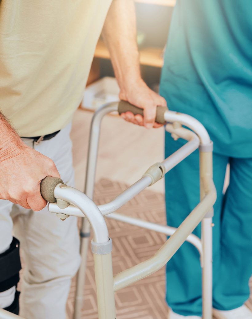 Asistente-Adultos-Mayores